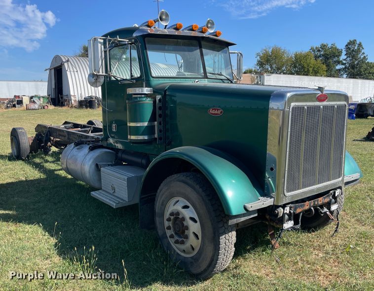 image for item JQ9470 1995 Peterbilt 379  truck cab and chassis