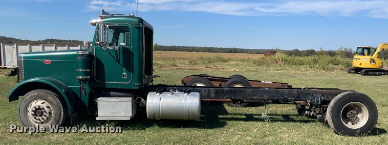 image for item JQ9470 1995 Peterbilt 379  truck cab and chassis