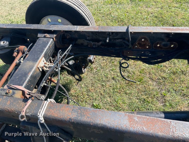 image for item JQ9470 1995 Peterbilt 379  truck cab and chassis