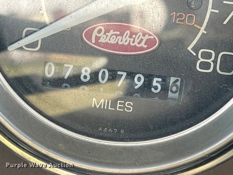 image for item JQ9470 1995 Peterbilt 379  truck cab and chassis