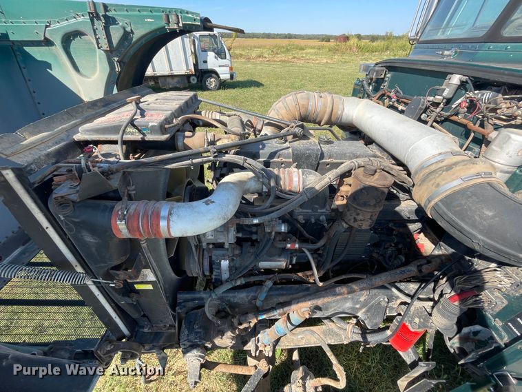 image for item JQ9470 1995 Peterbilt 379  truck cab and chassis