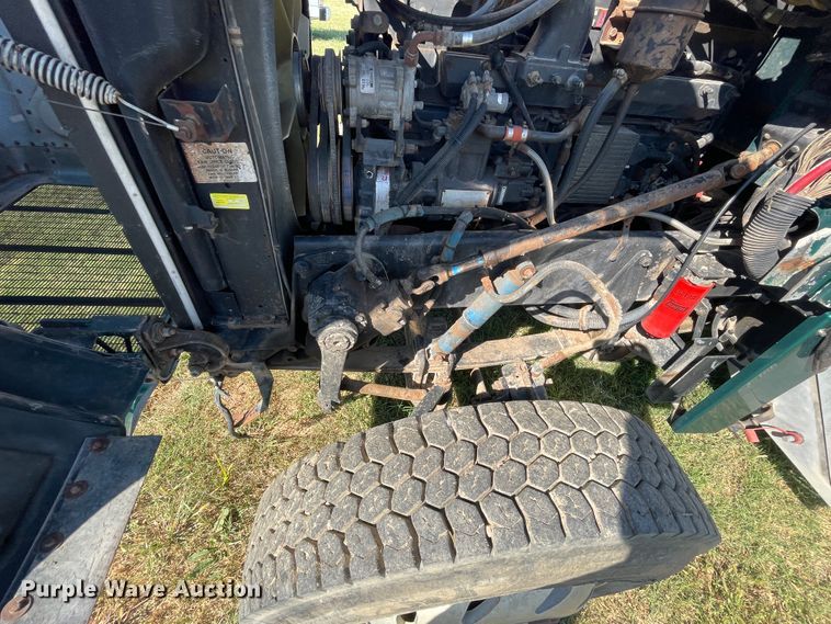 image for item JQ9470 1995 Peterbilt 379  truck cab and chassis