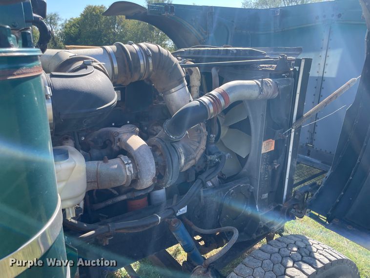 image for item JQ9470 1995 Peterbilt 379  truck cab and chassis