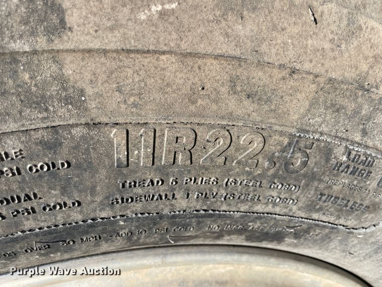 image for item JQ9470 1995 Peterbilt 379  truck cab and chassis