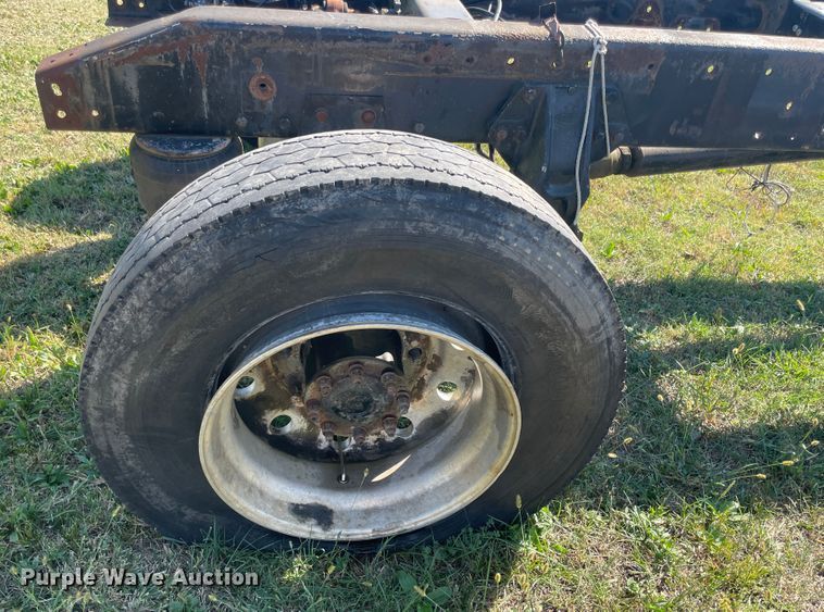 image for item JQ9470 1995 Peterbilt 379  truck cab and chassis