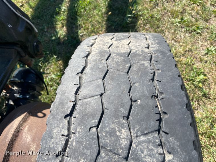 image for item JQ9470 1995 Peterbilt 379  truck cab and chassis