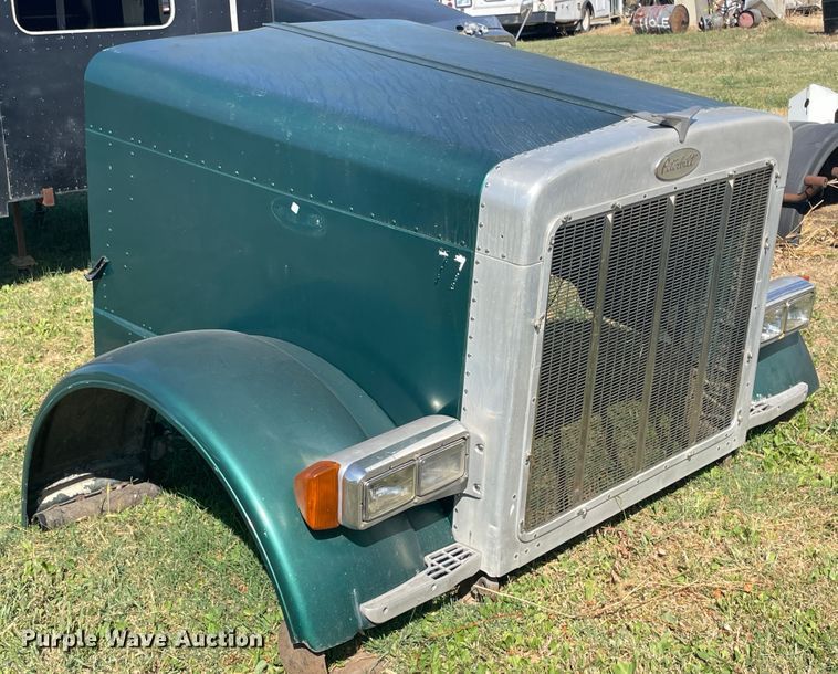 image for item JQ9474 Peterbilt 379 extended hood