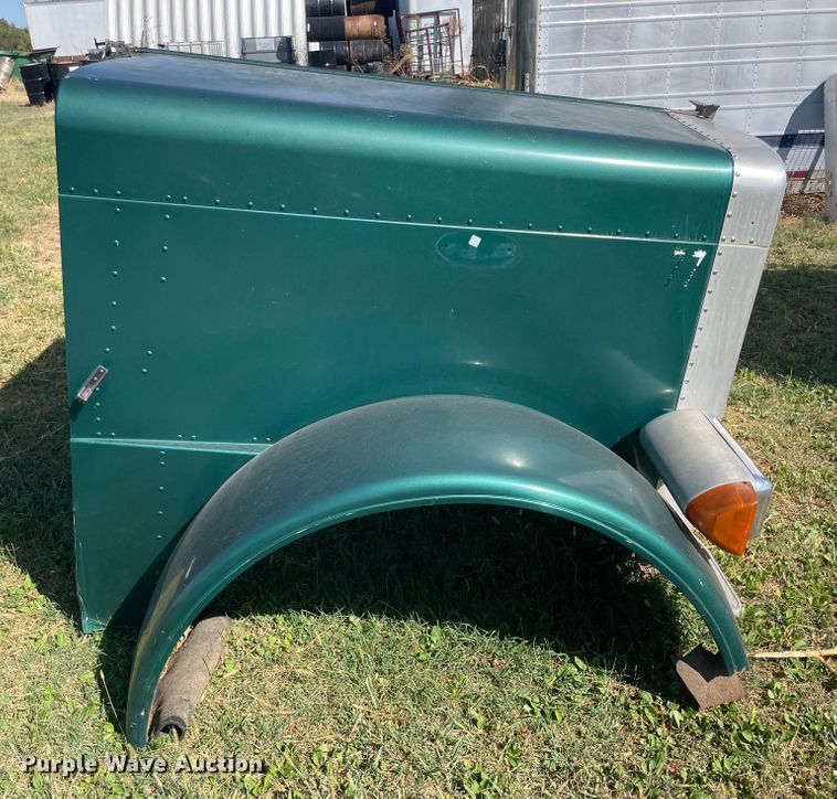 image for item JQ9474 Peterbilt 379 extended hood