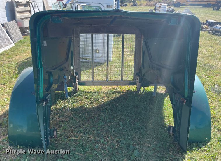 image for item JQ9474 Peterbilt 379 extended hood