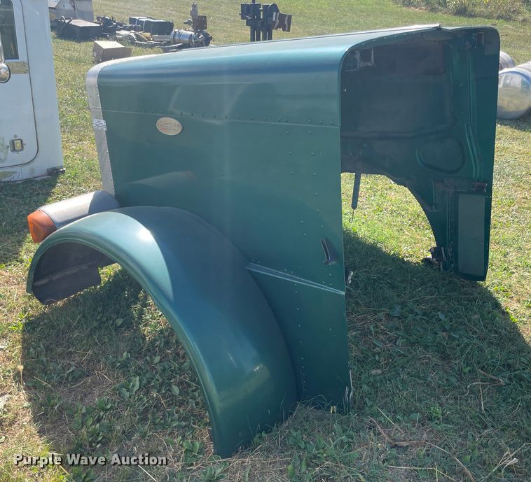 image for item JQ9474 Peterbilt 379 extended hood