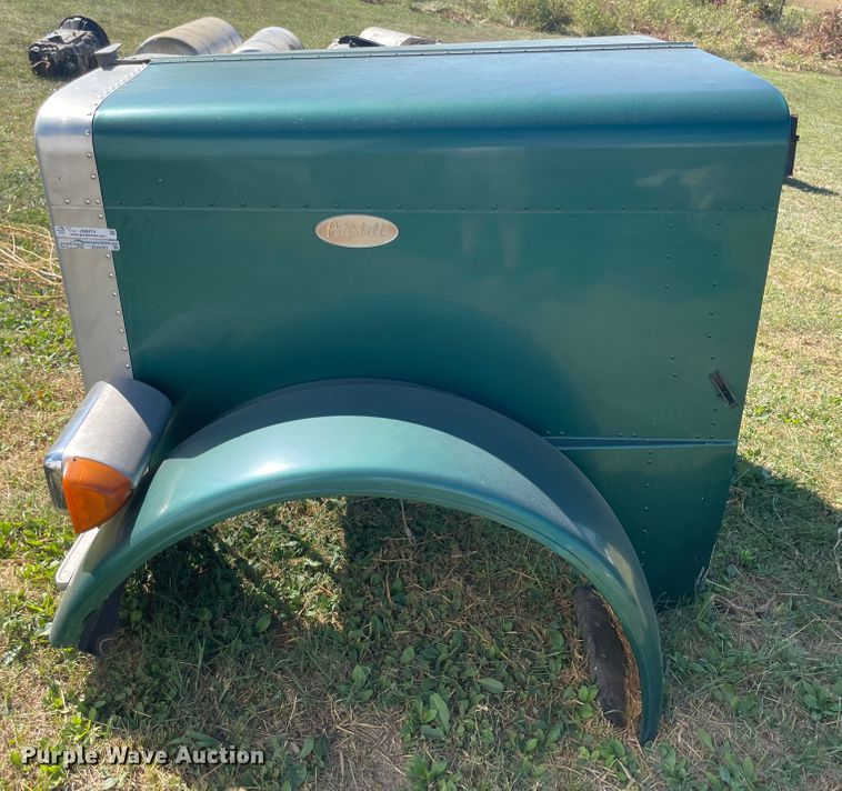 image for item JQ9474 Peterbilt 379 extended hood