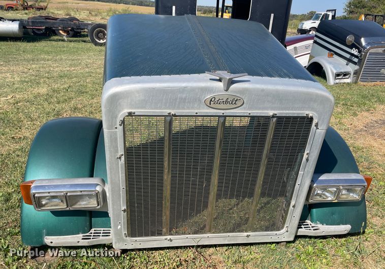 image for item JQ9474 Peterbilt 379 extended hood