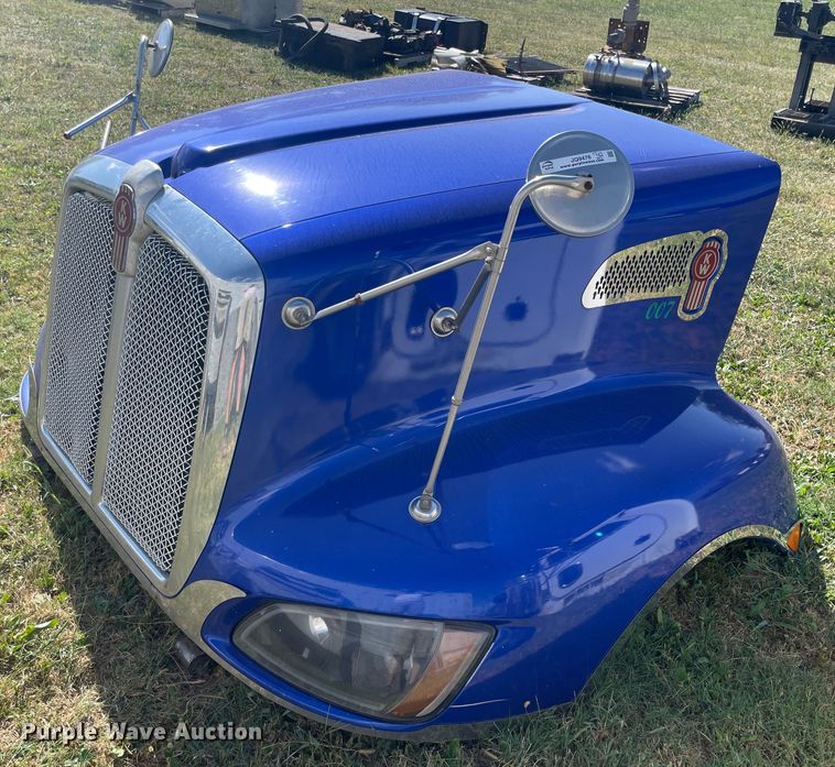 image for item JQ9476 Kenworth T660 hood