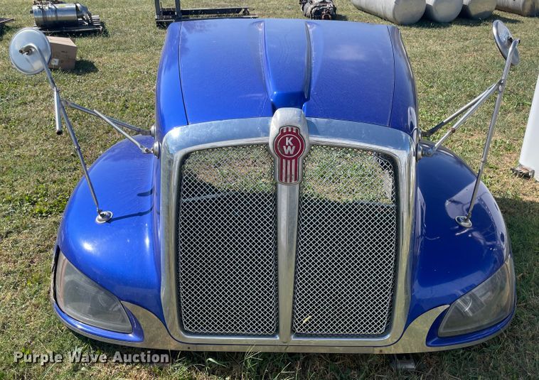 image for item JQ9476 Kenworth T660 hood