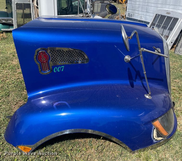 image for item JQ9476 Kenworth T660 hood