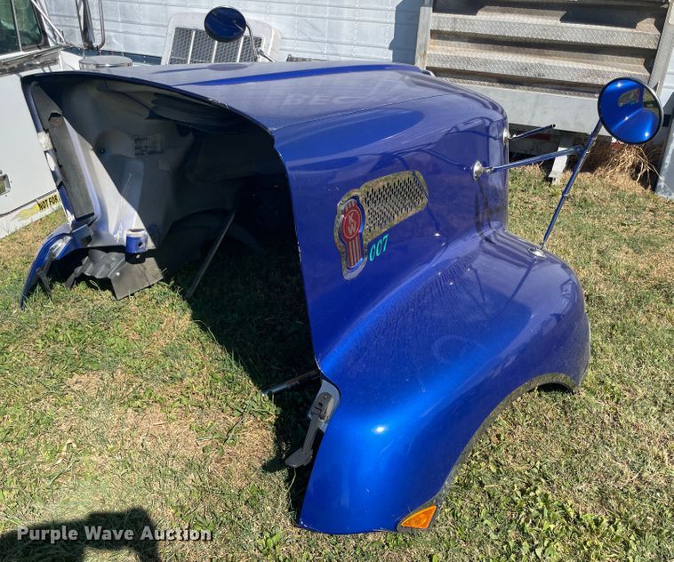 image for item JQ9476 Kenworth T660 hood