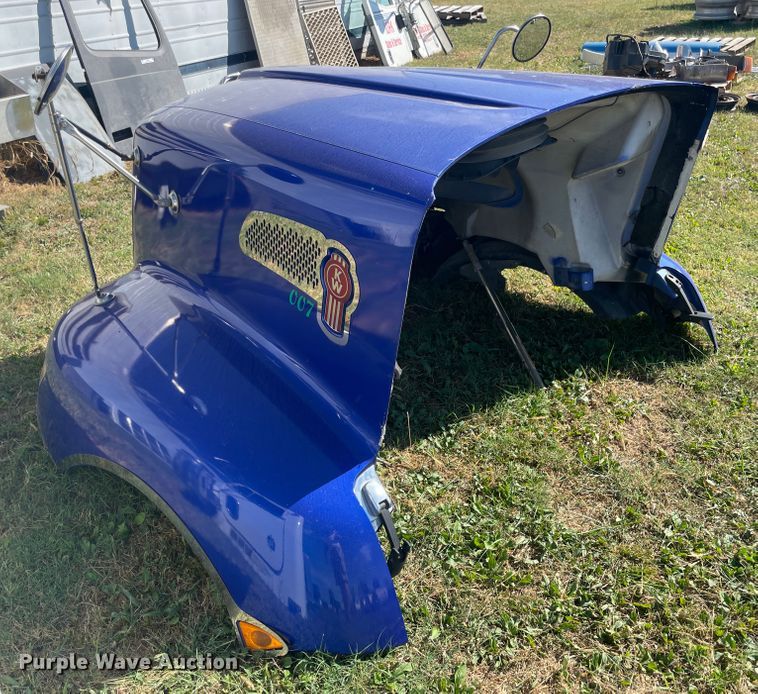 image for item JQ9476 Kenworth T660 hood