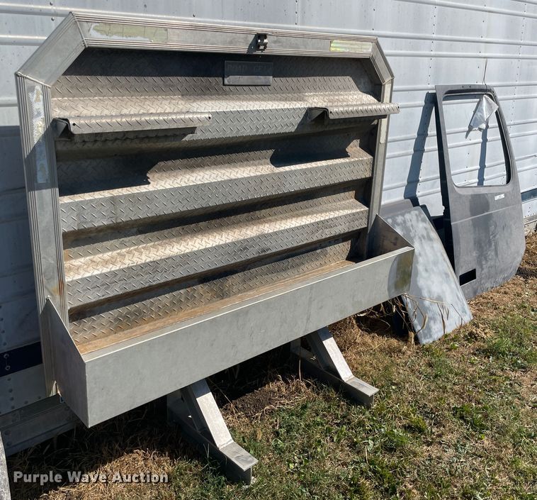 image for item JQ9479 Truck parts