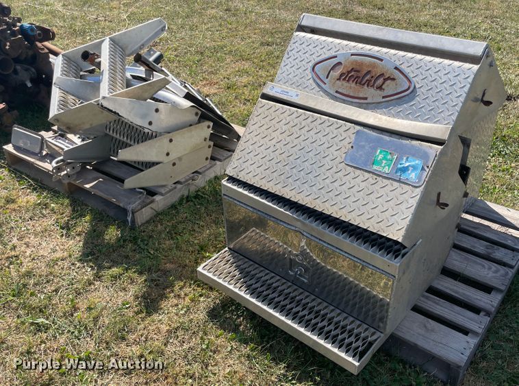 image for item JQ9486 Peterbilt parts