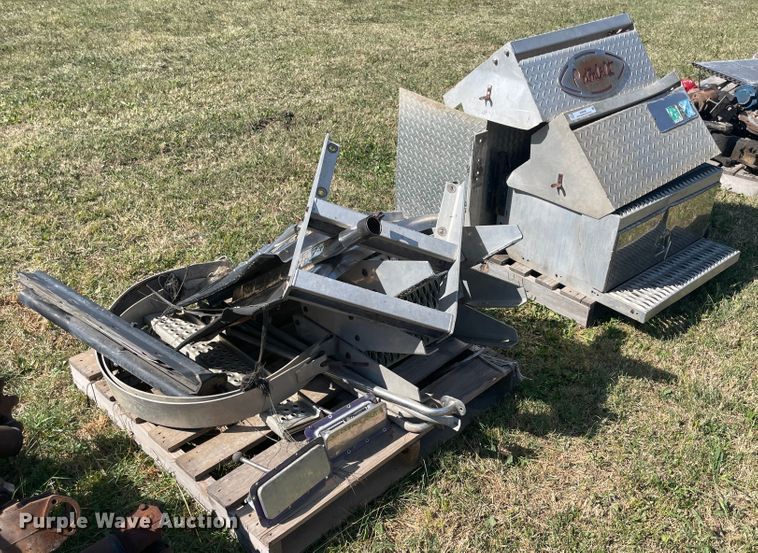 image for item JQ9486 Peterbilt parts