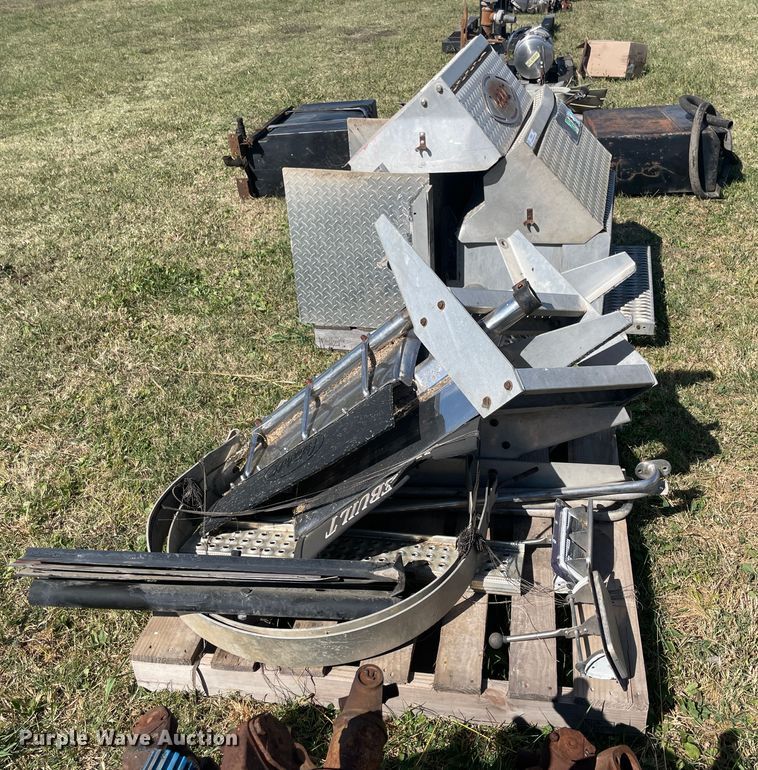 image for item JQ9486 Peterbilt parts