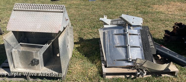 image for item JQ9486 Peterbilt parts