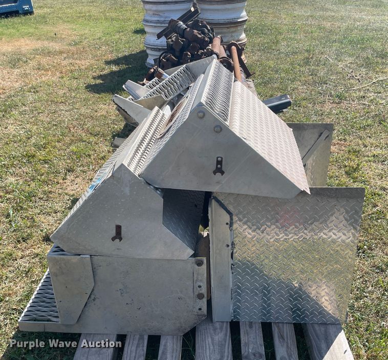 image for item JQ9486 Peterbilt parts