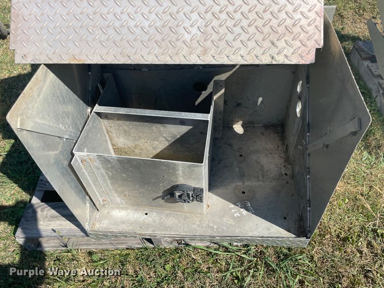 image for item JQ9486 Peterbilt parts