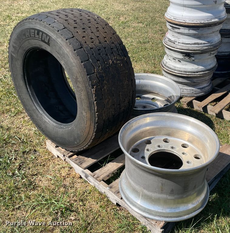 image for item JQ9487 Tire and wheels