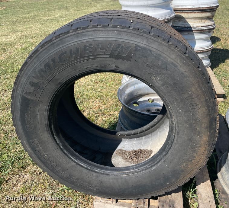 image for item JQ9487 Tire and wheels