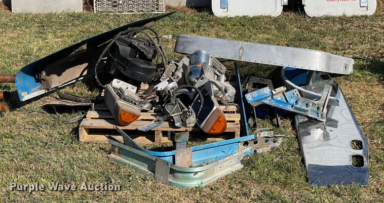 image for item JQ9495 Peterbilt 379 parts