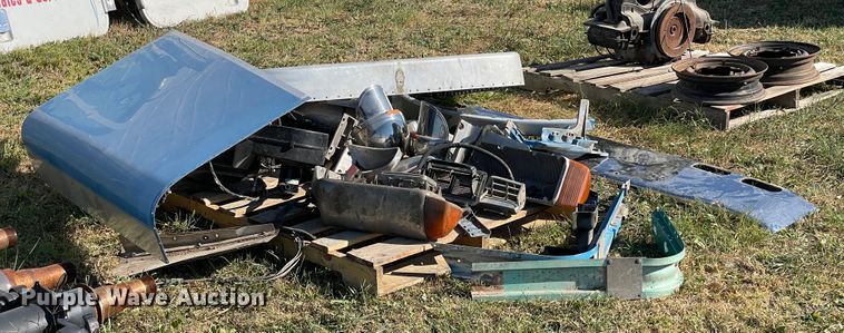 image for item JQ9495 Peterbilt 379 parts