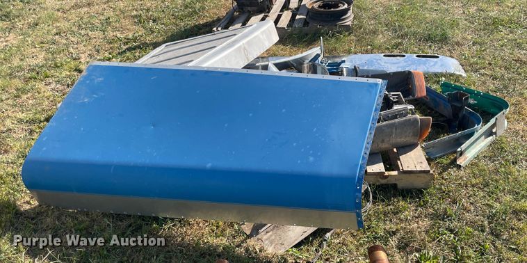 image for item JQ9495 Peterbilt 379 parts