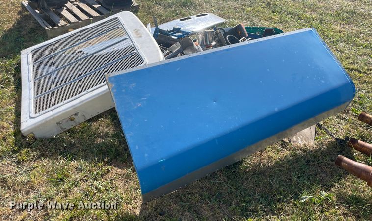 image for item JQ9495 Peterbilt 379 parts