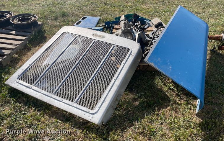 image for item JQ9495 Peterbilt 379 parts