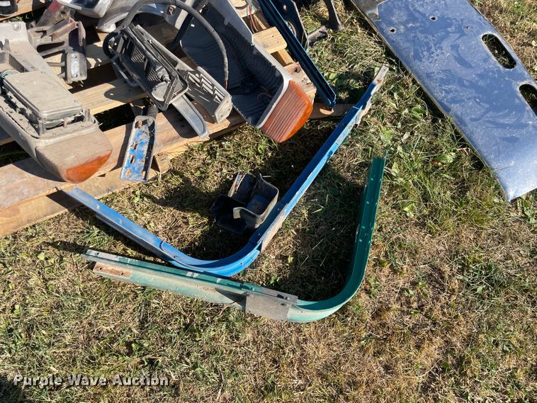 image for item JQ9495 Peterbilt 379 parts