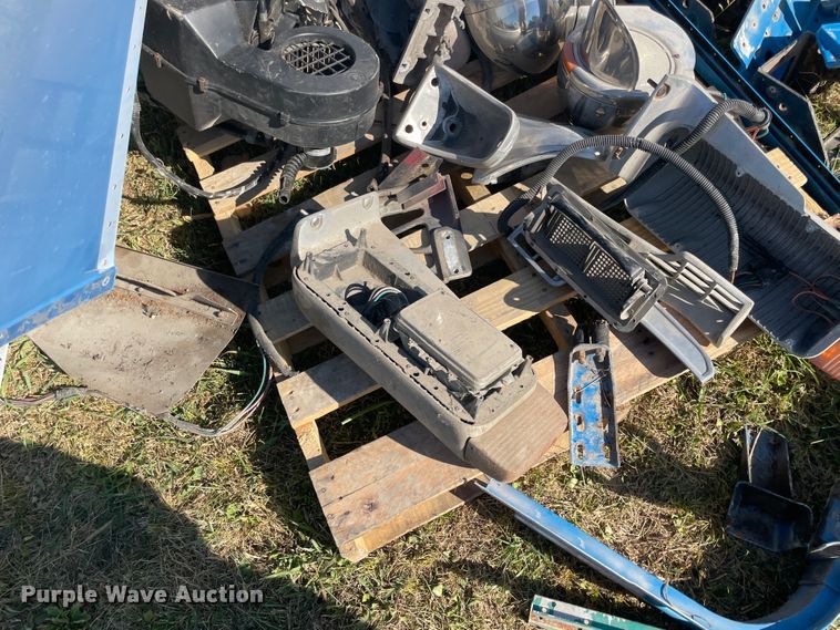 image for item JQ9495 Peterbilt 379 parts