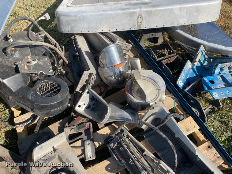 image for item JQ9495 Peterbilt 379 parts