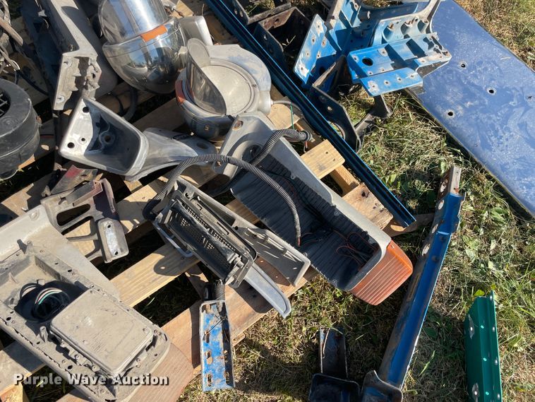 image for item JQ9495 Peterbilt 379 parts