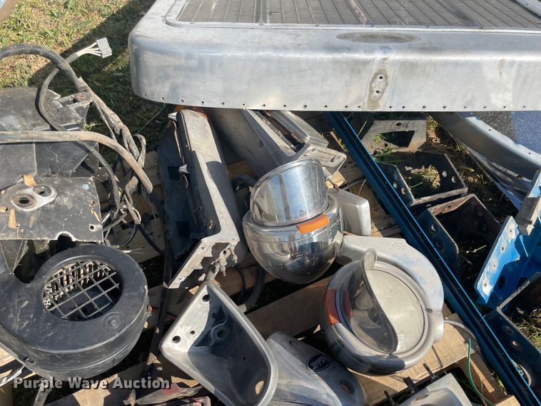 image for item JQ9495 Peterbilt 379 parts