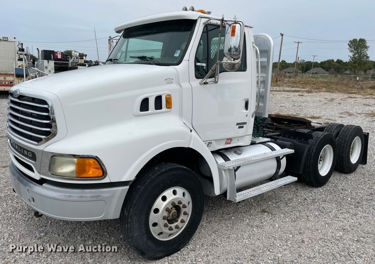 image for item JQ9509 2007 Sterling AT9500  semi truck