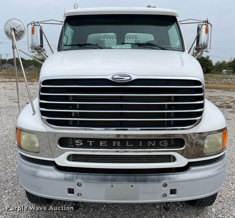 image for item JQ9509 2007 Sterling AT9500  semi truck