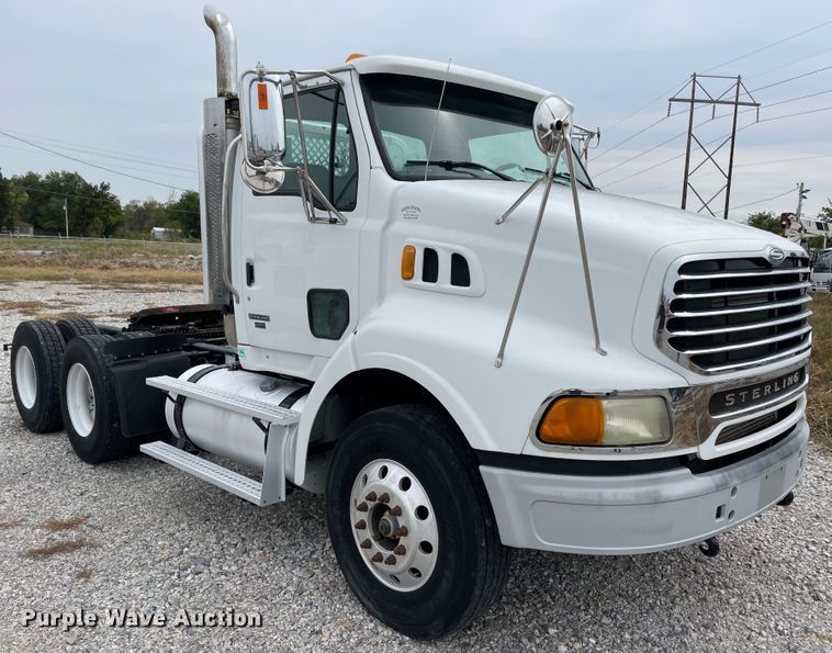 image for item JQ9509 2007 Sterling AT9500  semi truck