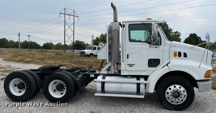 image for item JQ9509 2007 Sterling AT9500  semi truck