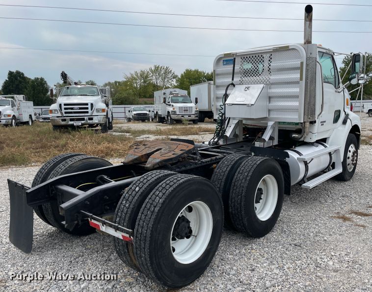 image for item JQ9509 2007 Sterling AT9500  semi truck