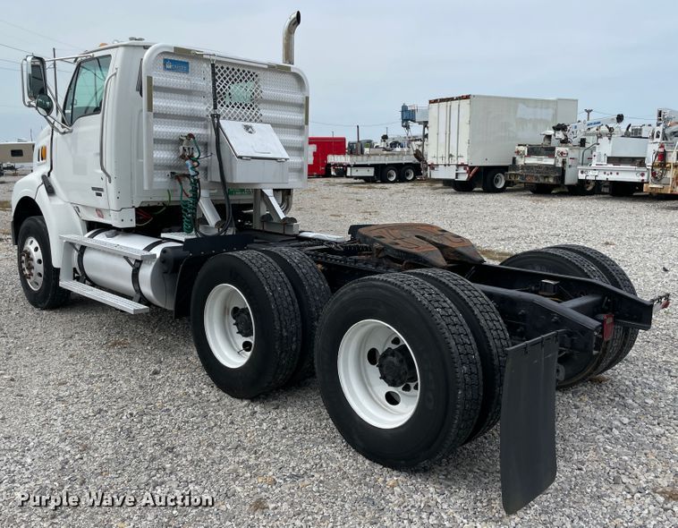 image for item JQ9509 2007 Sterling AT9500  semi truck