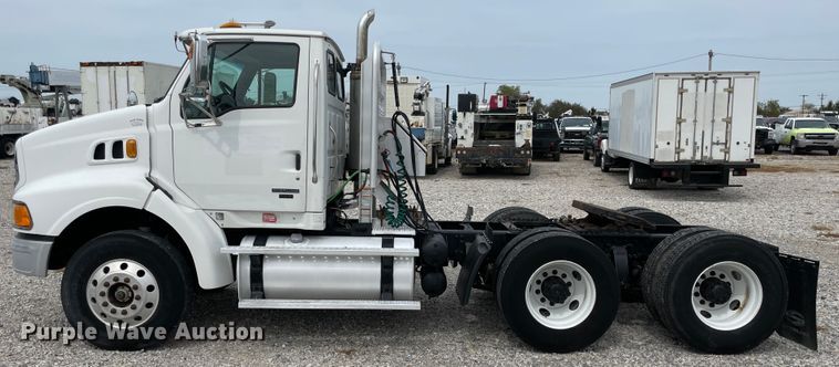 image for item JQ9509 2007 Sterling AT9500  semi truck