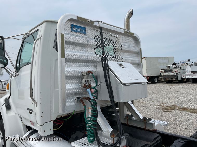 image for item JQ9509 2007 Sterling AT9500  semi truck