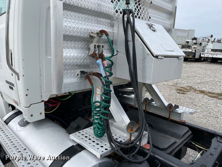 image for item JQ9509 2007 Sterling AT9500  semi truck