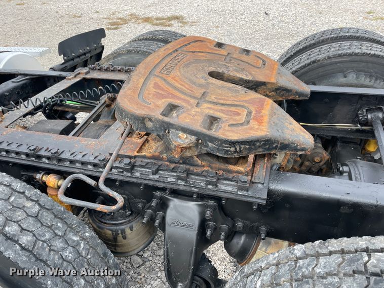 image for item JQ9509 2007 Sterling AT9500  semi truck